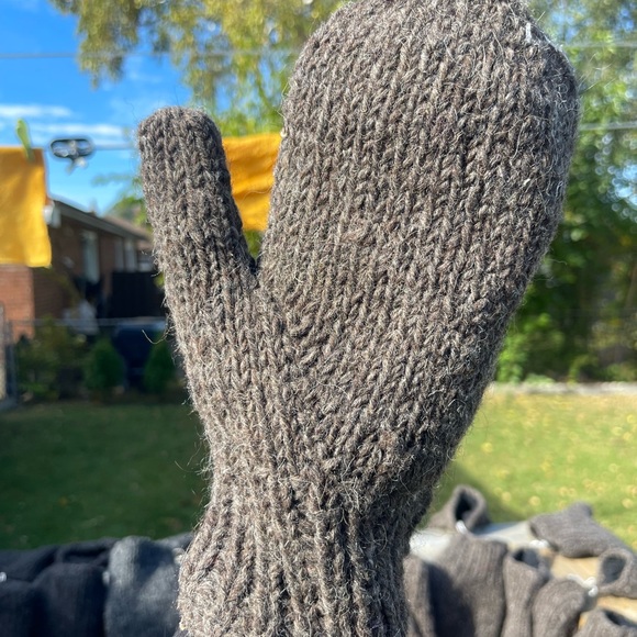 100% woolen Himalayan gloves n hat - Picture 15 of 16